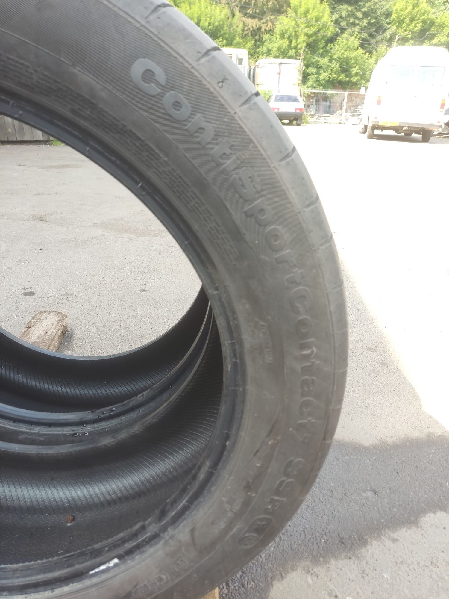 255/50 R19 Continental