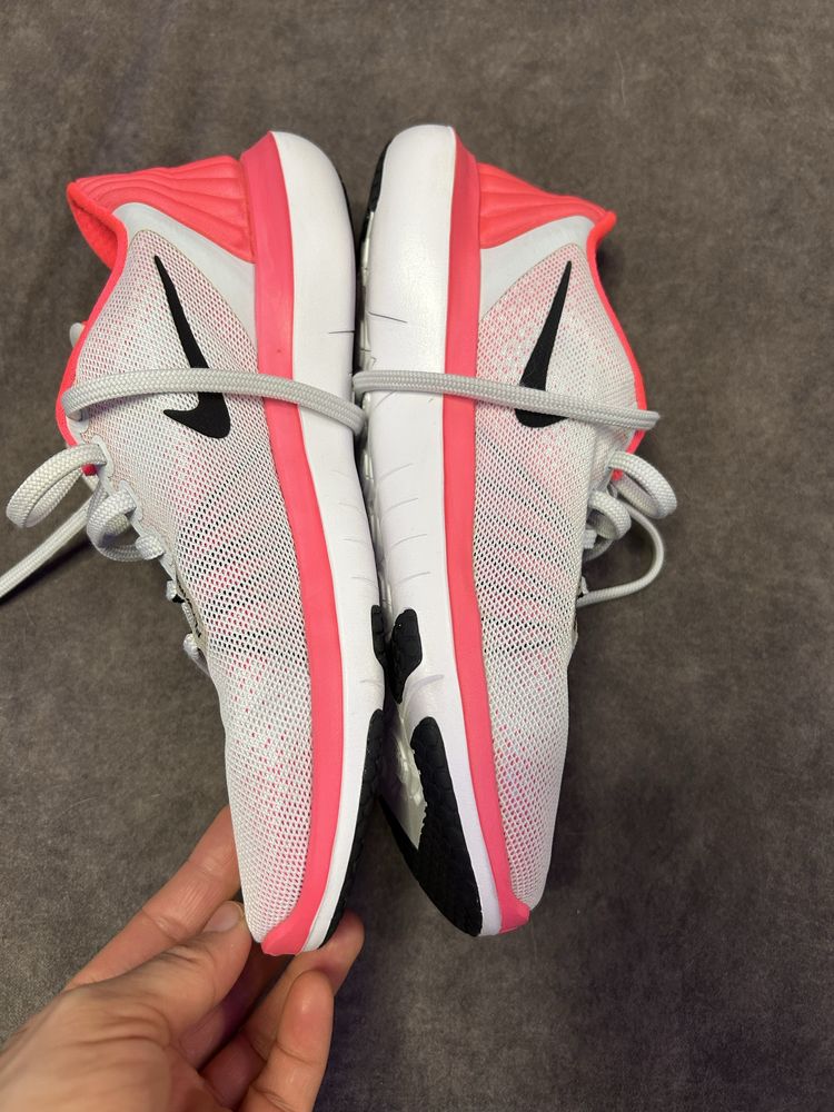Nike Flywire Flex Supreme TR 5 r. 38,5