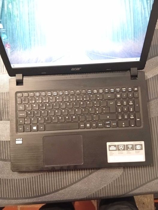 Computador portátil acer