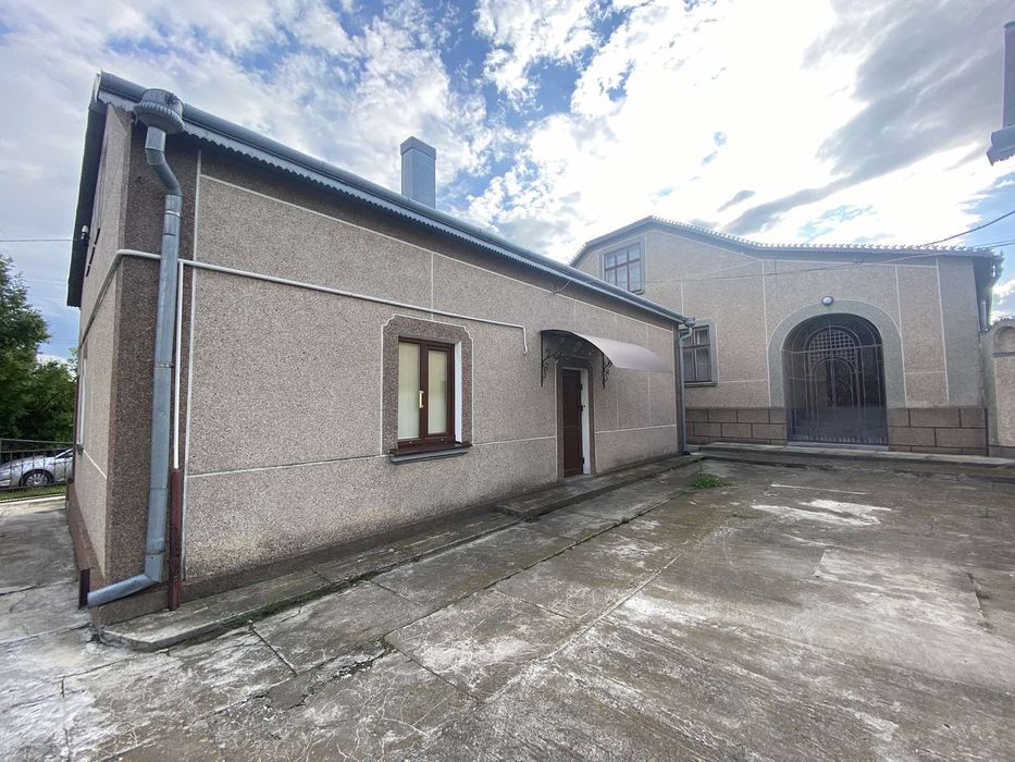 Продається будинок в пригороді м.Підволочиськ.