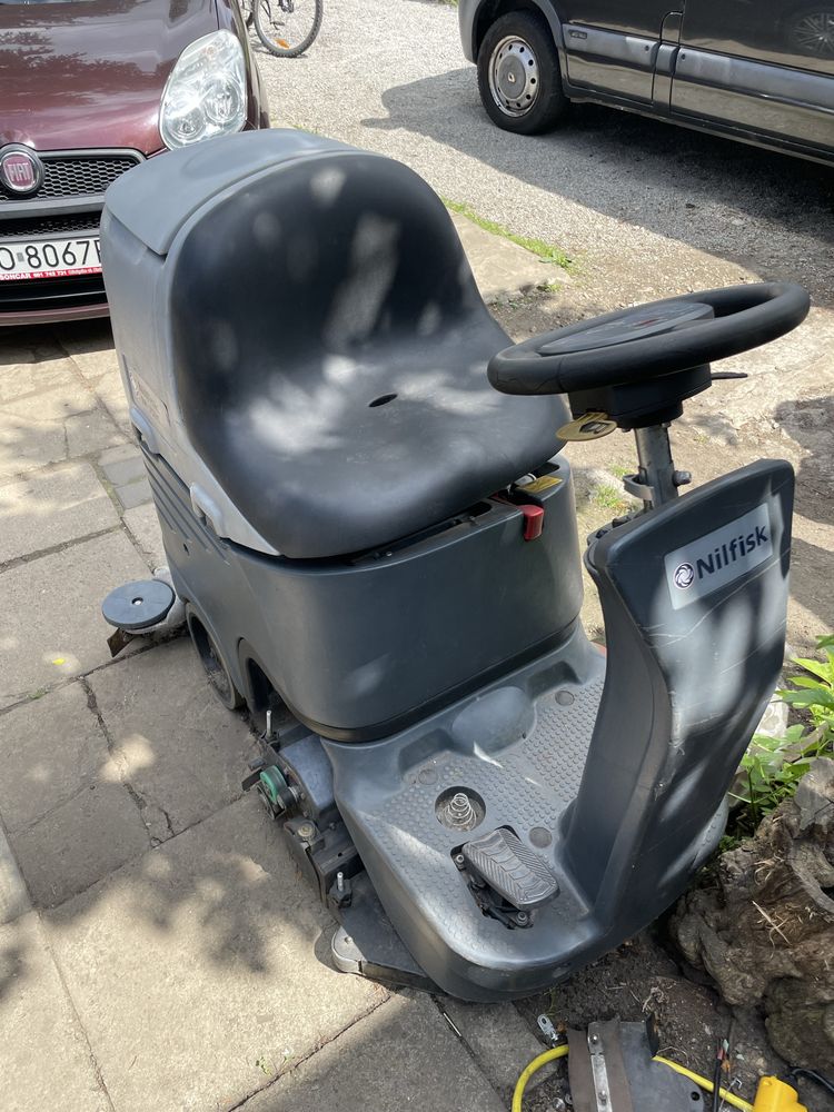 Szorowarka Nilfisk BR 752C nowe akumulatory