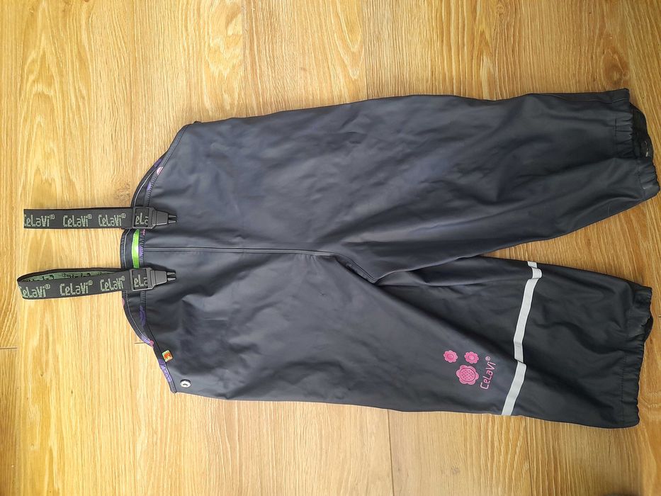 Spodnie przeciwdeszczowe gumowe rozmiar 90?