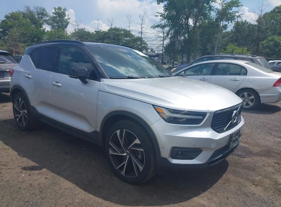 Volvo XC 40 R-Design T5 2019 • Zaufany Import z USA • Pełna Obsługa