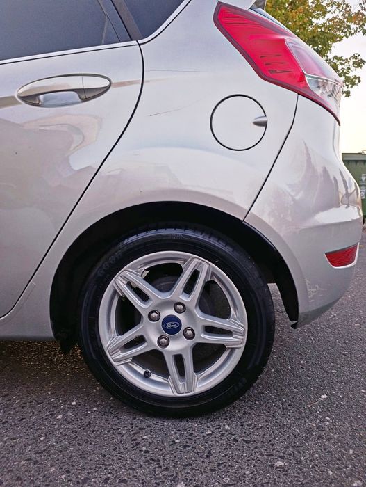 FORD FIESTA carro a gasolina - econômico ideal para a cidade