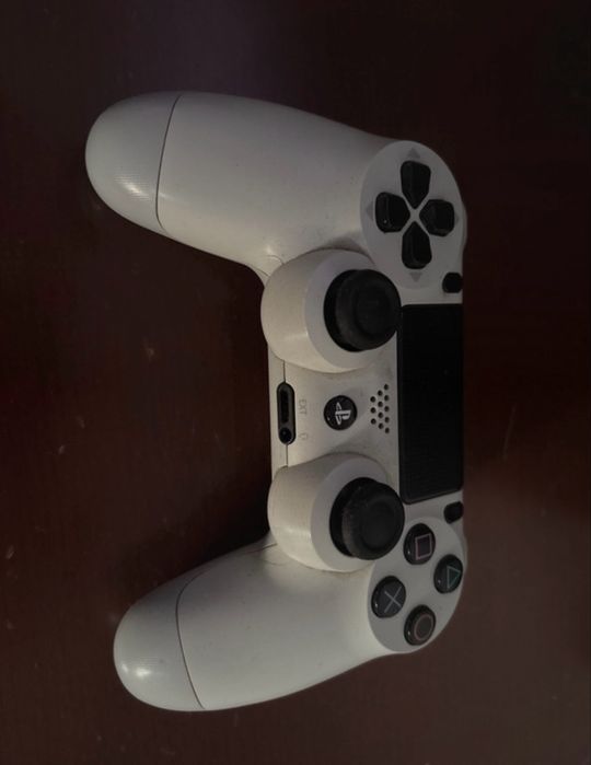 Ps4 1TB com um comando