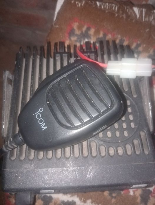 Радіостанція ICOM IC-F310.