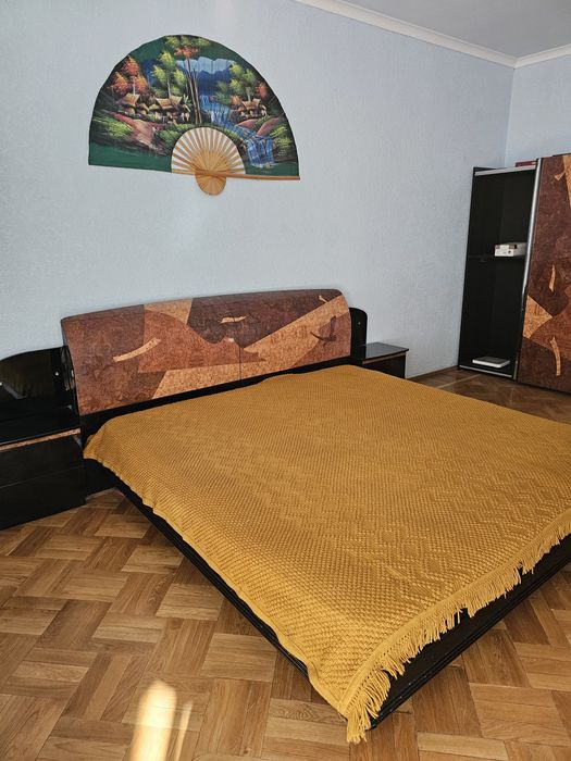 Кровать двуспальная с коробом и тумбами массив дерева