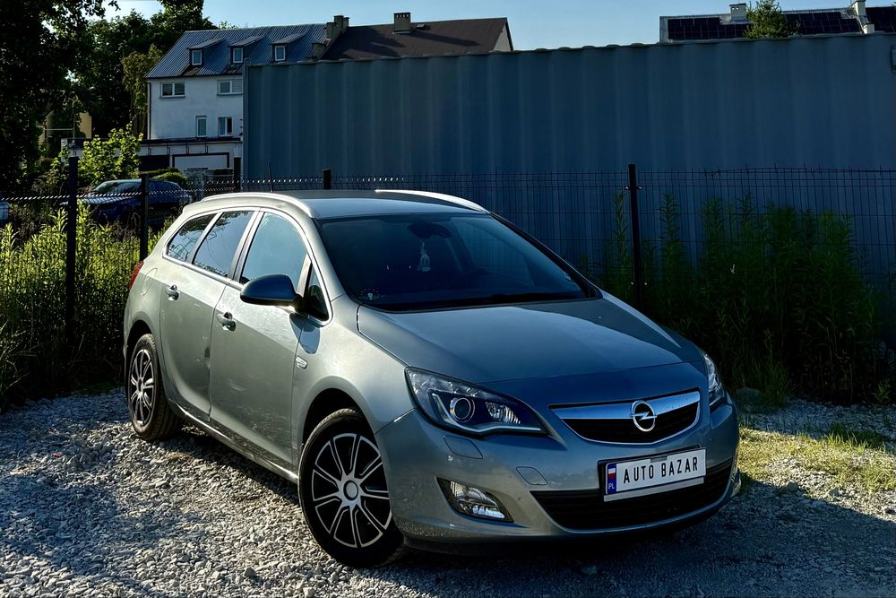 Opel Astra J 1.7 CDTI * 2011 * Klima * Hak * El.Szyby * Zadbany