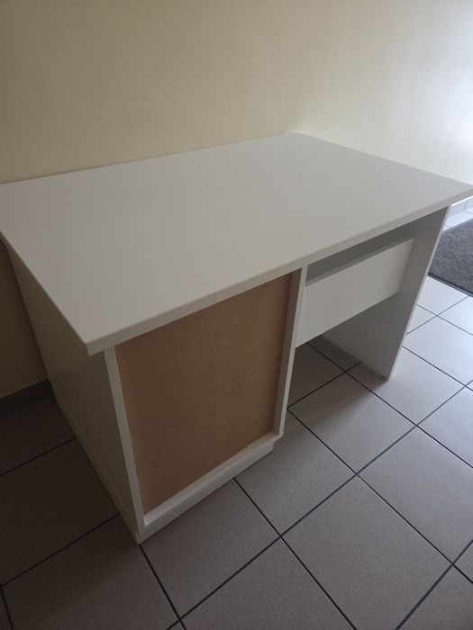 Sprzedam biurko fioletowo białe