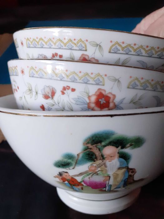 Trzy chinskie porcelanowe miseczki