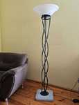 Wysoka lampa podłogowa ze ściemniaczem. Włoska metaloplastyka