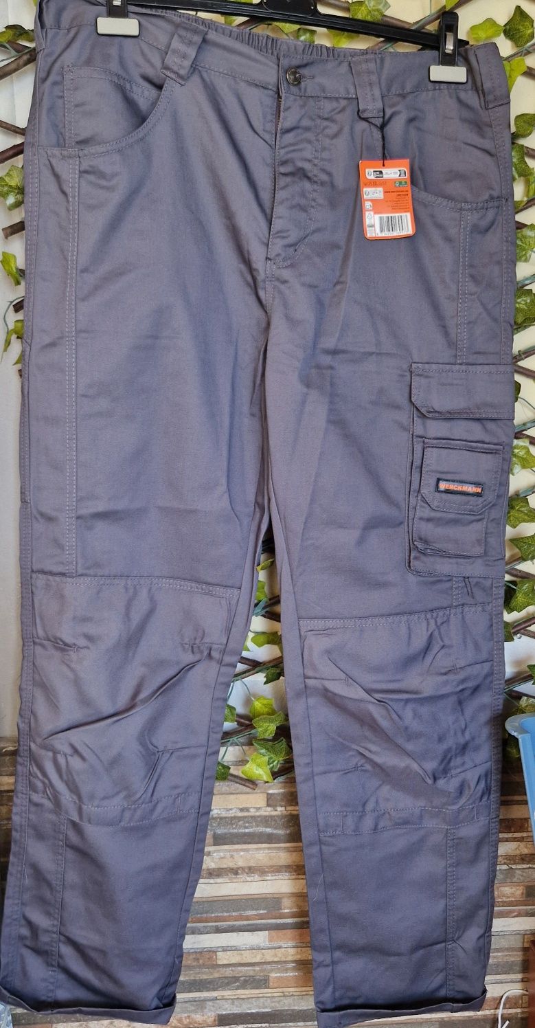 Calças de trabalho novas em preto multibolsos
Elástico n 50
Fabrique e
