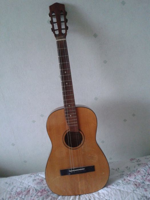 Gitara Cosmotone model 1309 z 1967 roku