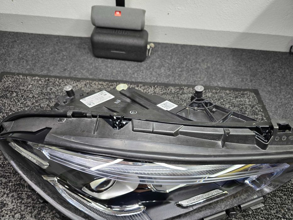 Farol Mercedes CLA w118