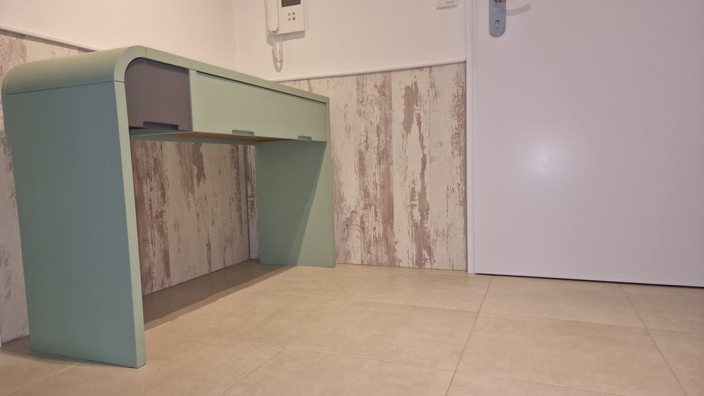 Consola móvel secretária