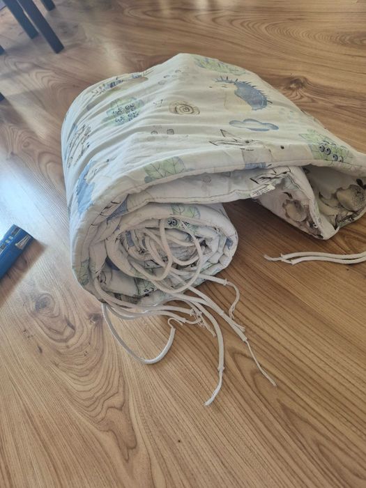 Ochraniacz na cale łóżeczko