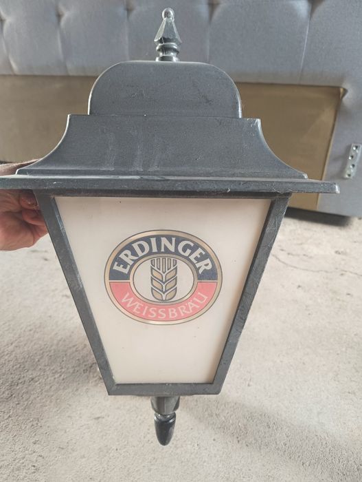 Lampy ozdobne z logiem browaru