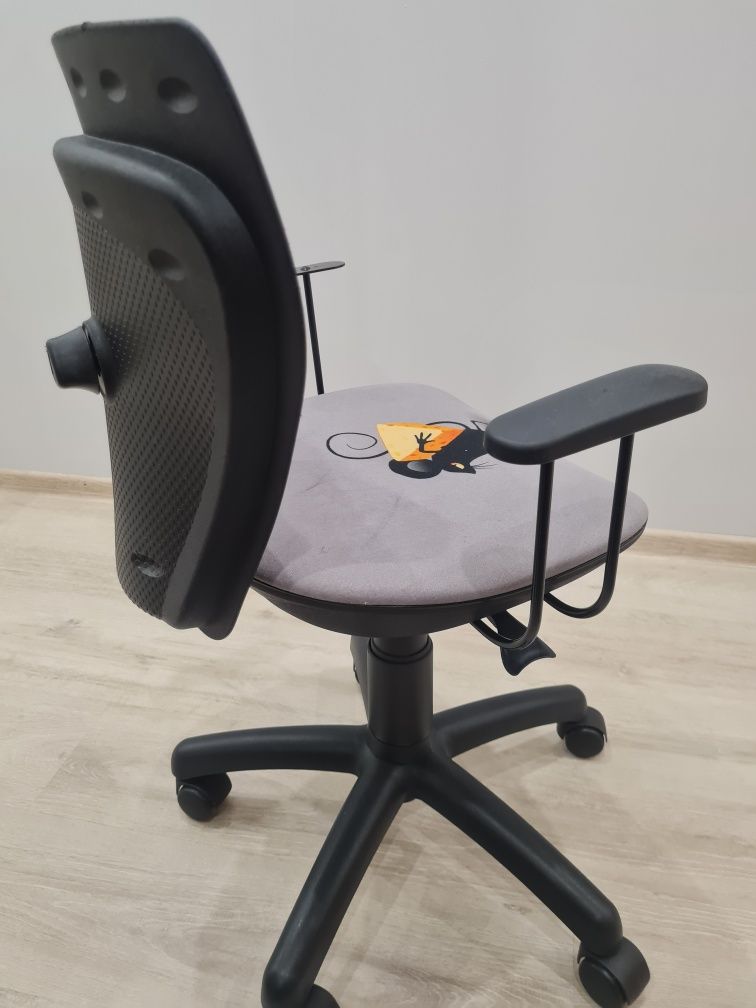 Krzesło biurowe dla dziecka