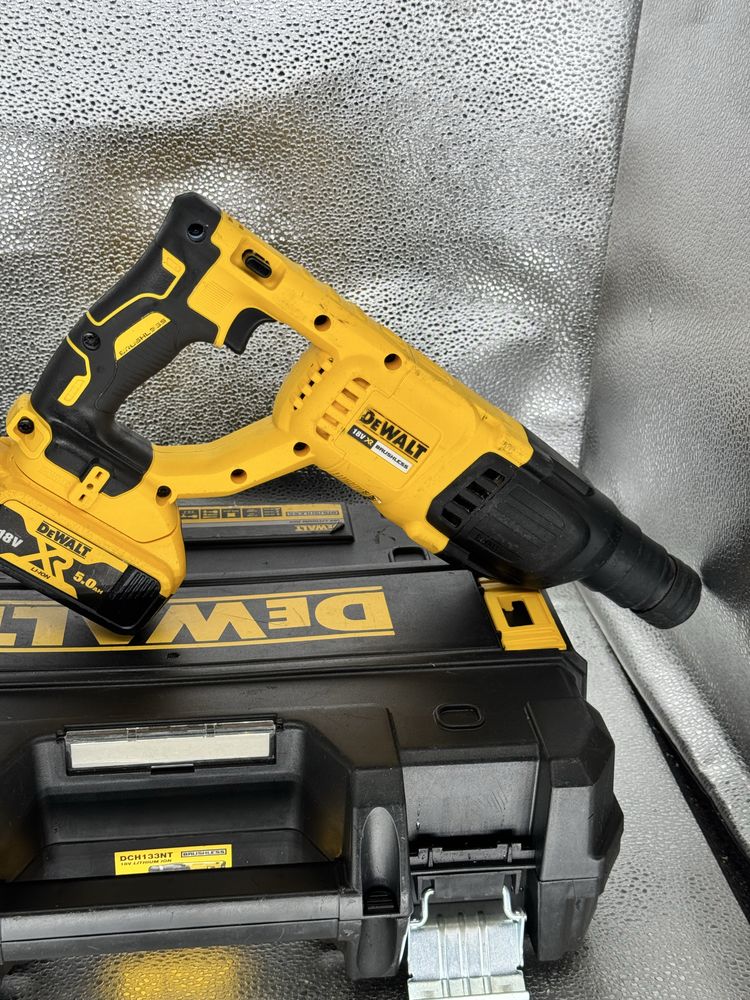 Перфоратор аккумуляторный бесщеточный DeWALT DCH133