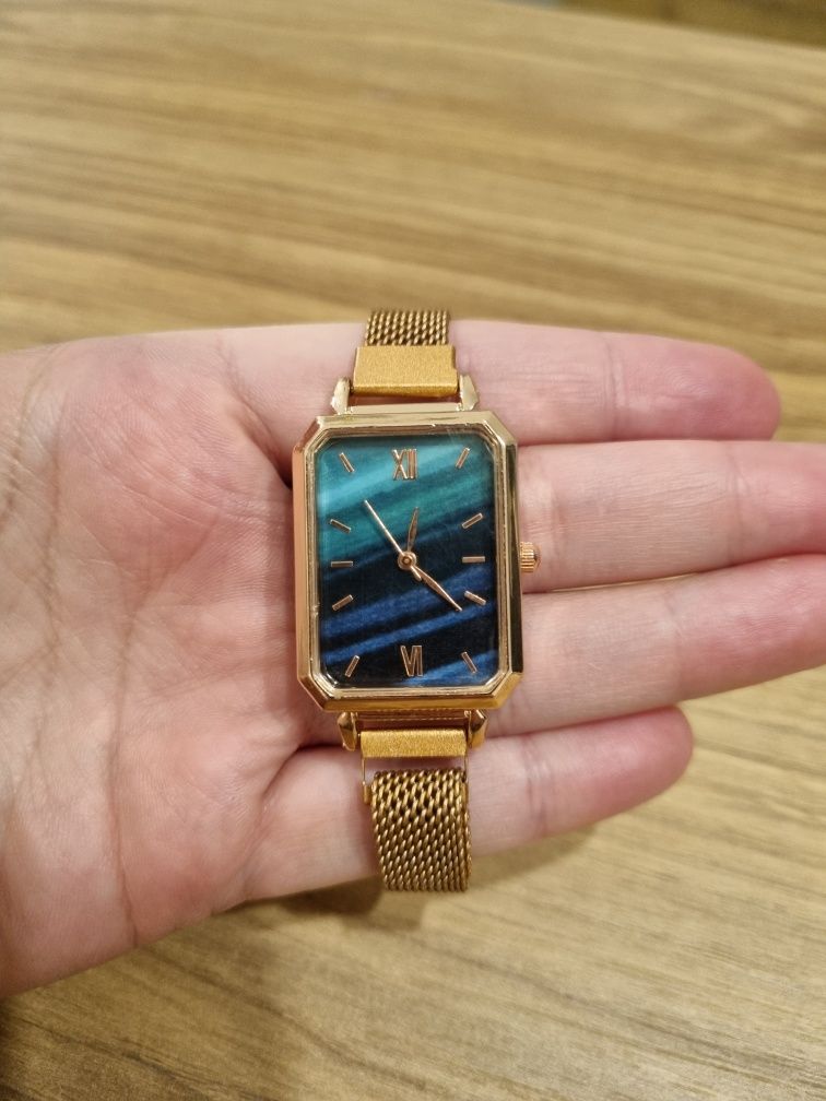 Kwarcowy zegarek prostokątny na modnej bransoletce