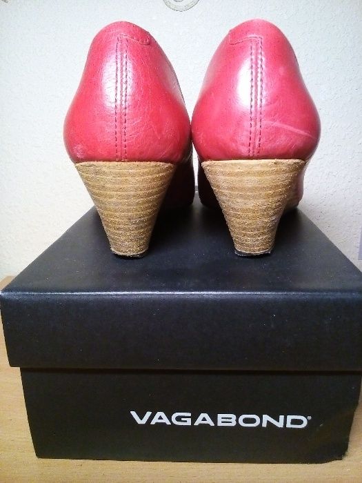 Продам женские туфли VAGABOND