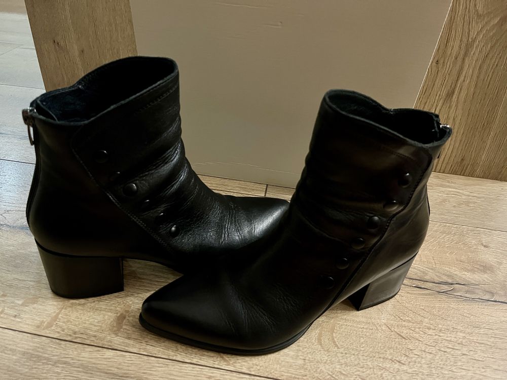 Super buty skórzane czarne Lasocki 40 jak nowe