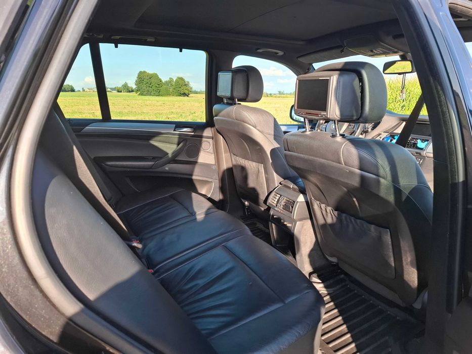 Sprzedam BMW X5! Stan bardzo dobry, gotowe do jazdy.