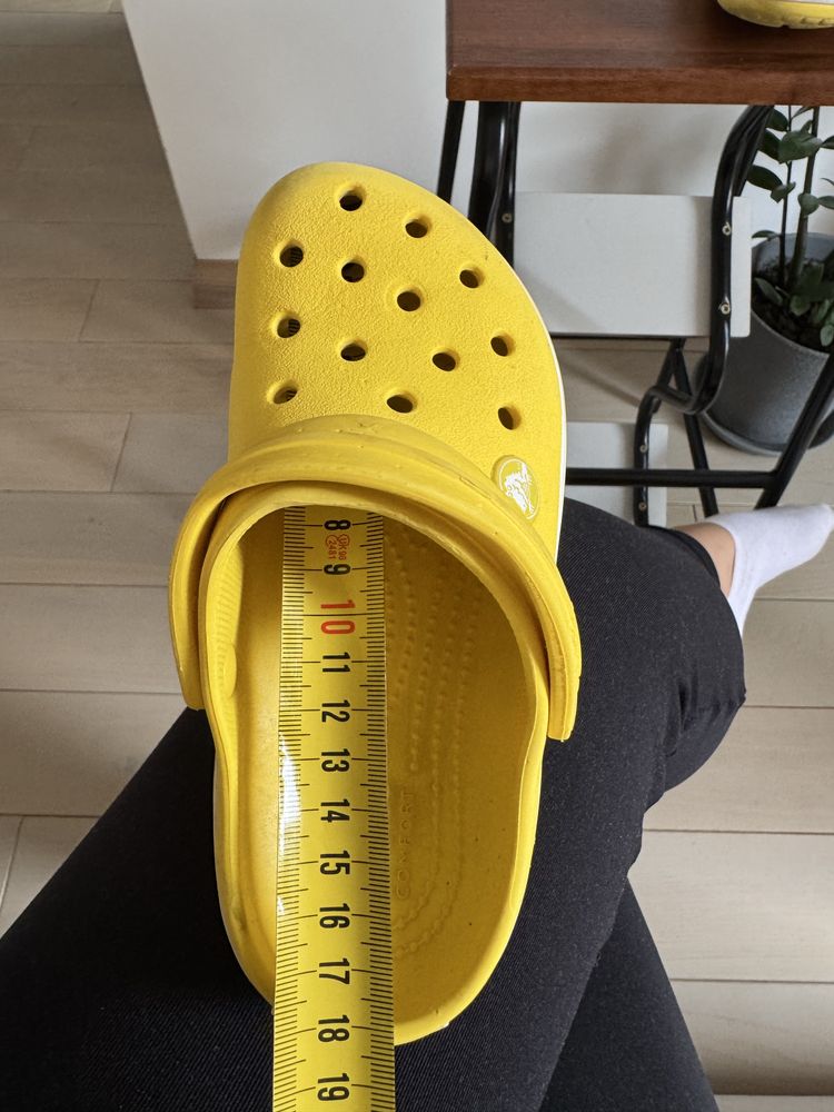 Crocs Крокси жовтого кольору