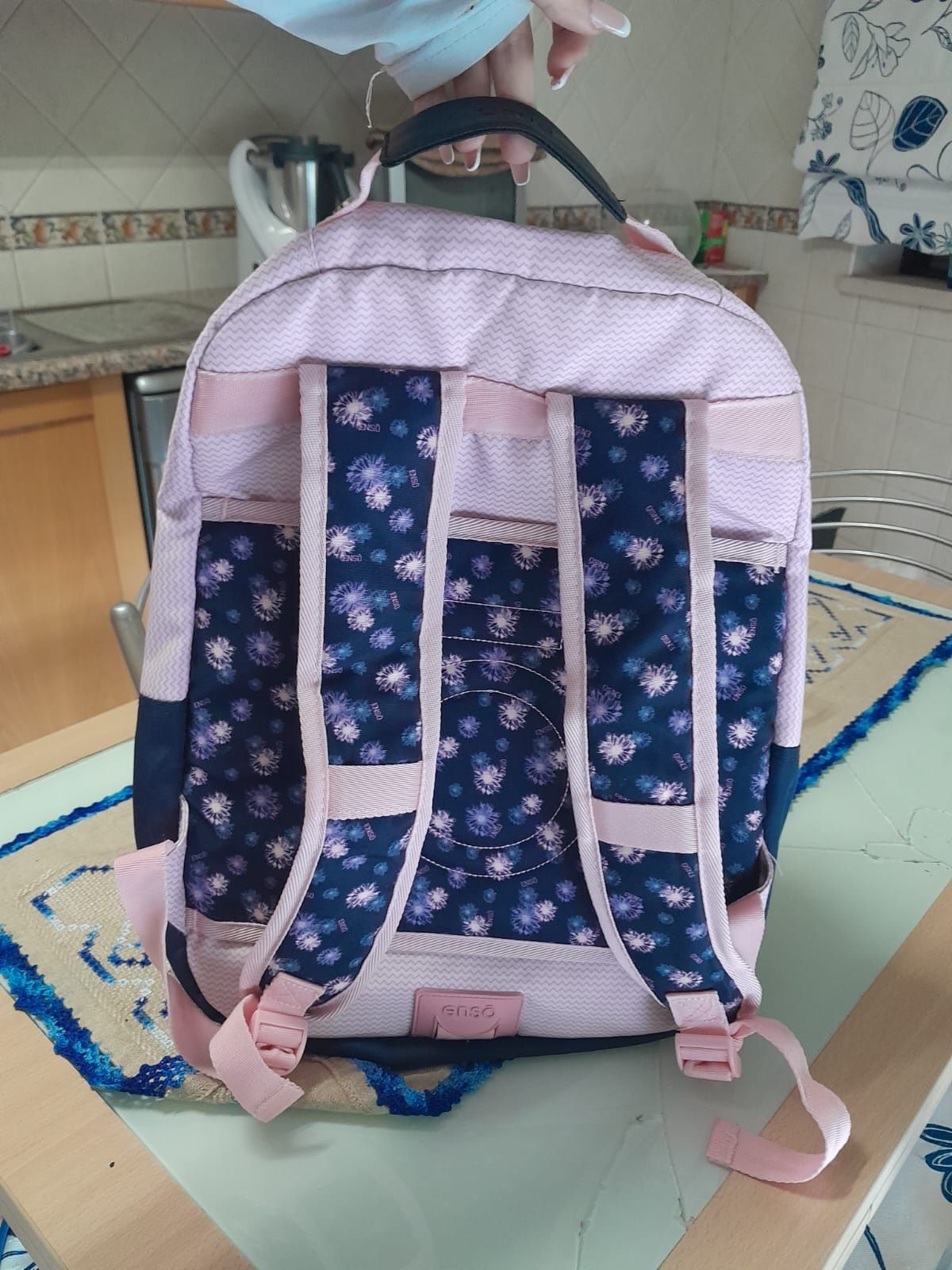 Vendo mochila mais estojo em bom estado