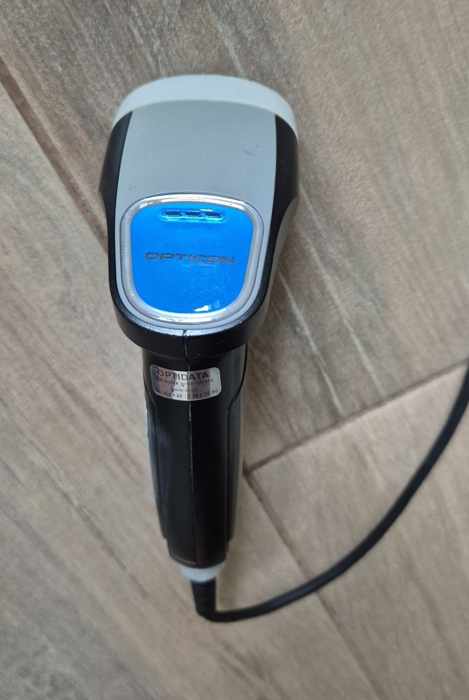 Skaner czytnik kodów kreskowych OPTICON OPR 3201 ze stojakiem.