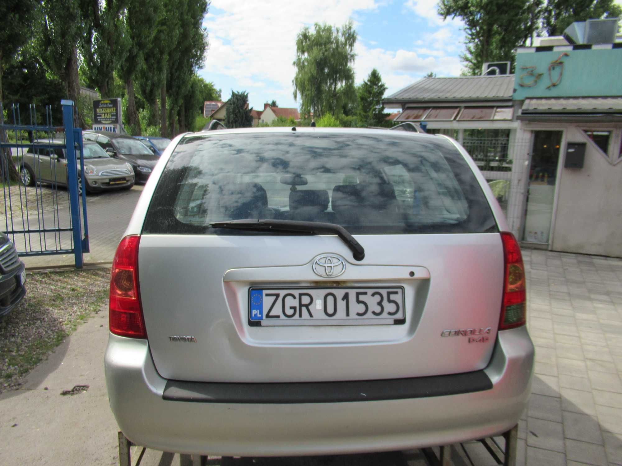 Toyota Corolla Kombi 1.4 D 90km srebrny 2005r Combi zarejestrowany