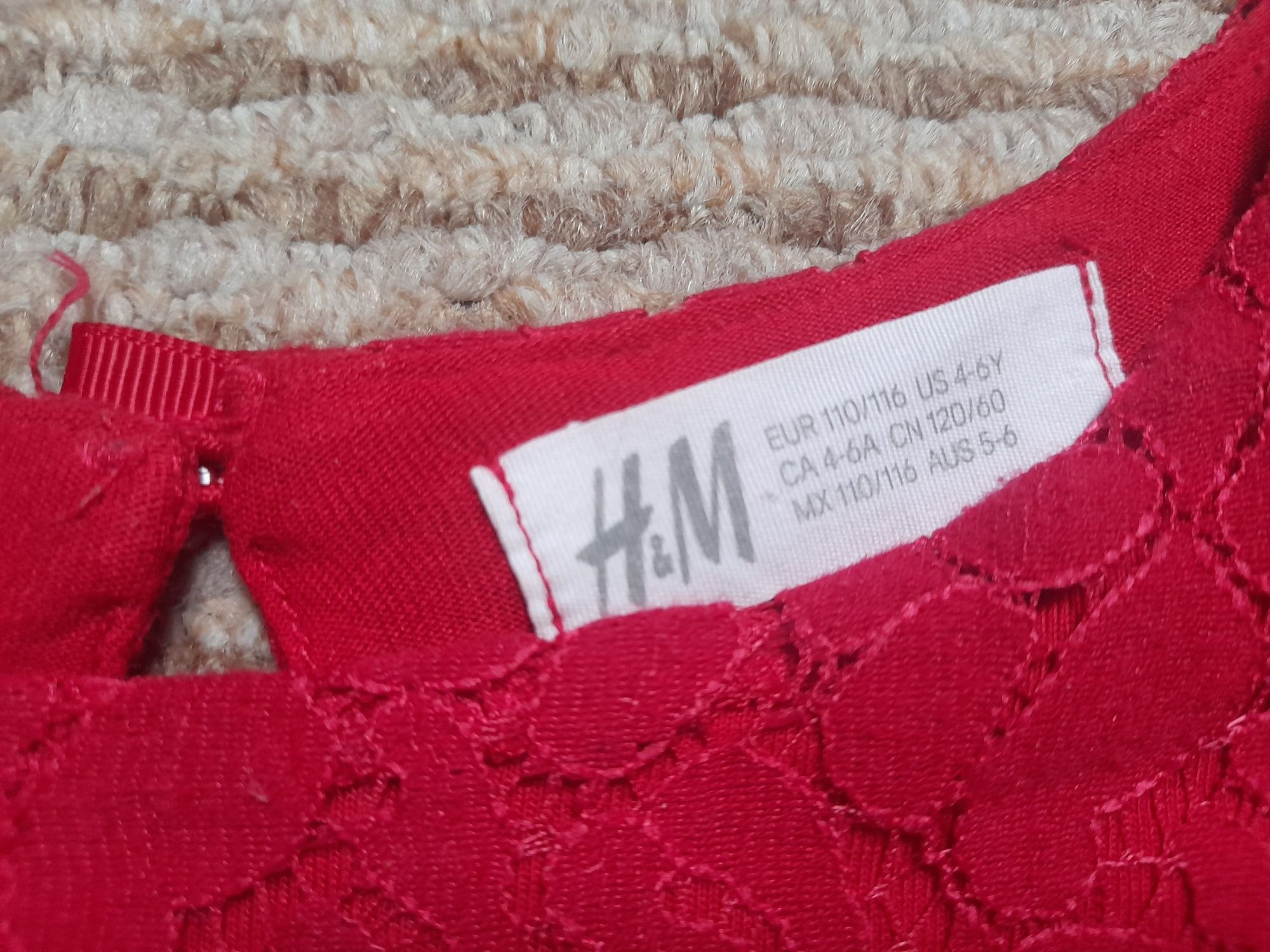 Sukienka czerwona r. 110/116 H&M koronkowa