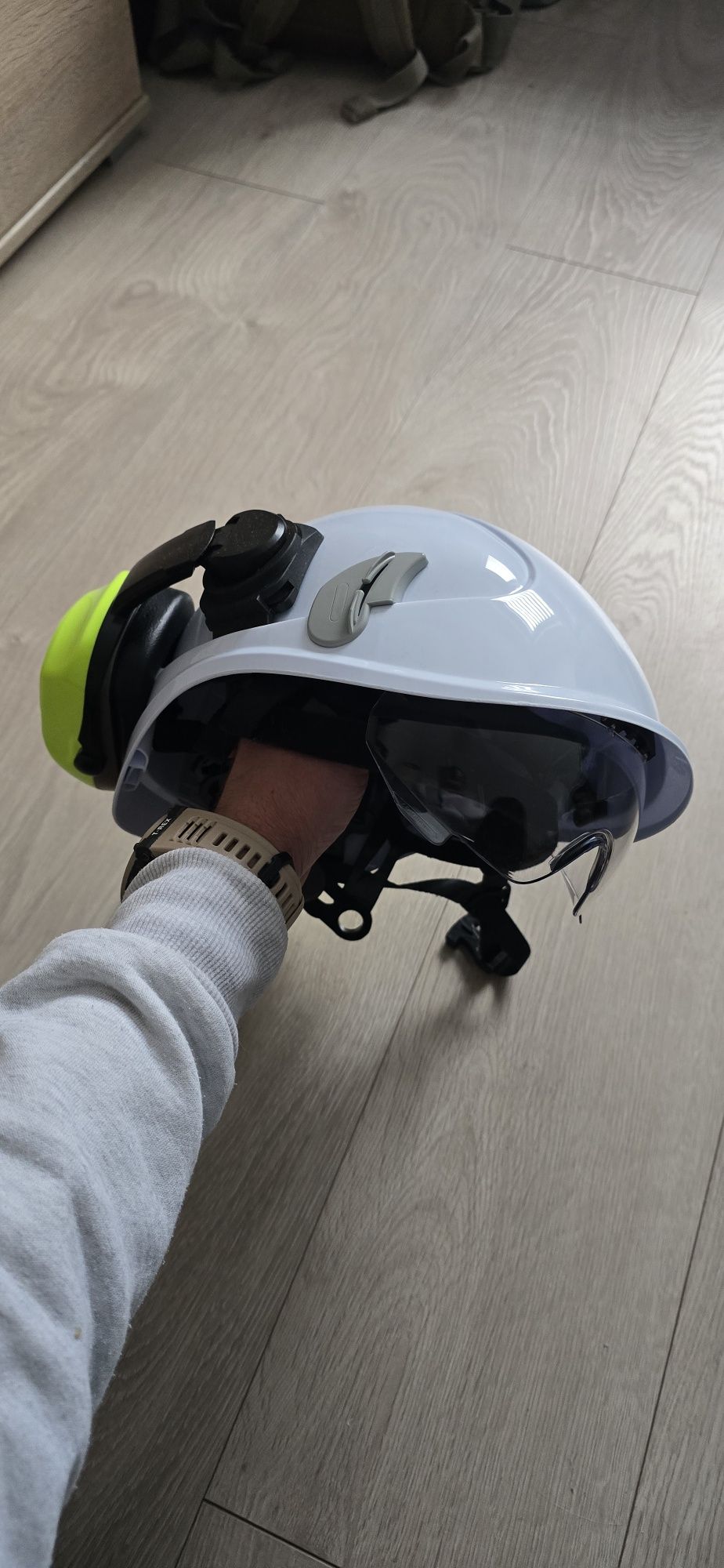 Kask ochronny CERVA Alpinworker, okulary ochronne, nauszniki ochronne