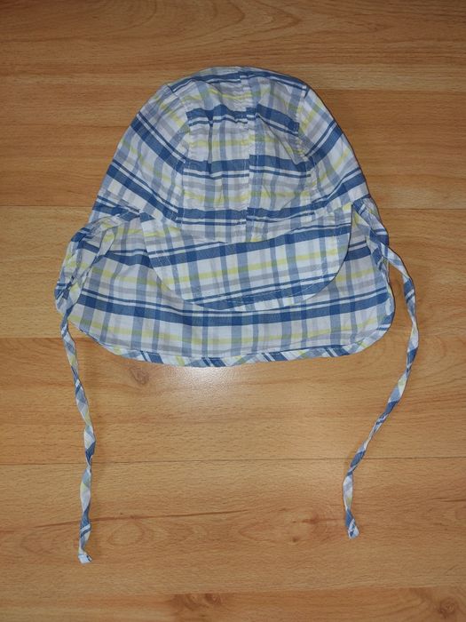 Czapka na lato w kratkę z daszkiem wiązana Ergee 45-47 cm