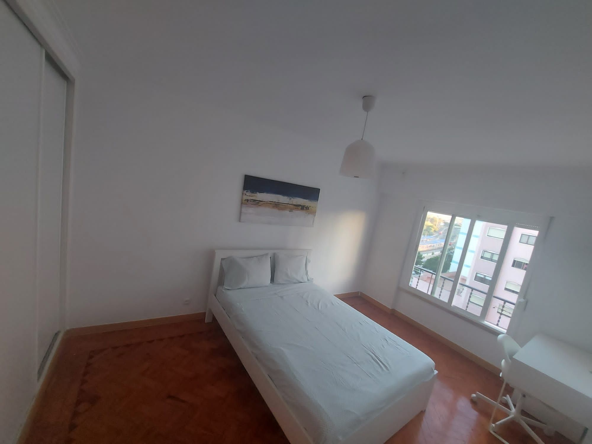 Aluga-se quartos em Monte Abraao e Amadora