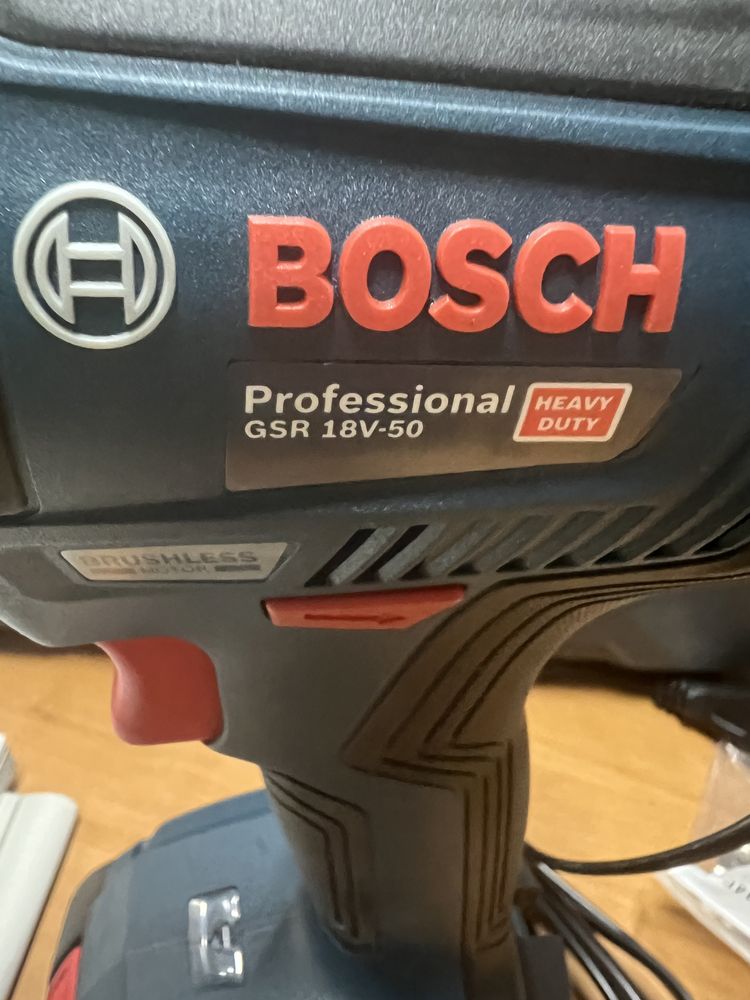 Шуруповерт безщітковий ударний Bosch GSB 18V -50  2 акум /5.0 А