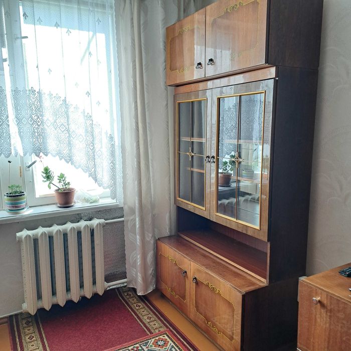 Продам шафу-сервант б\у .