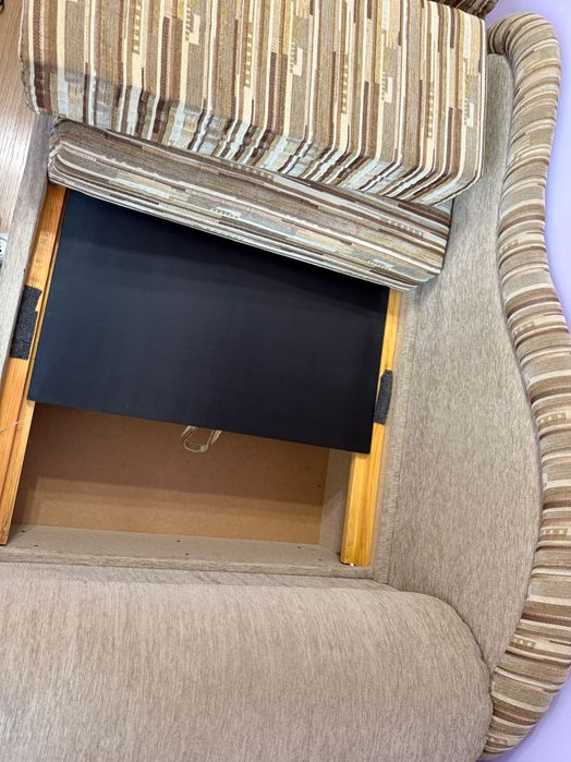 Розкладний диван-ліжко б/у, зручний для сну”