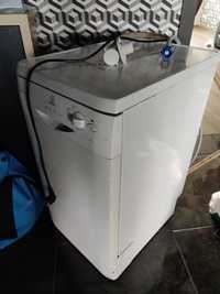 Посудомийна машина Indesit IDL 40