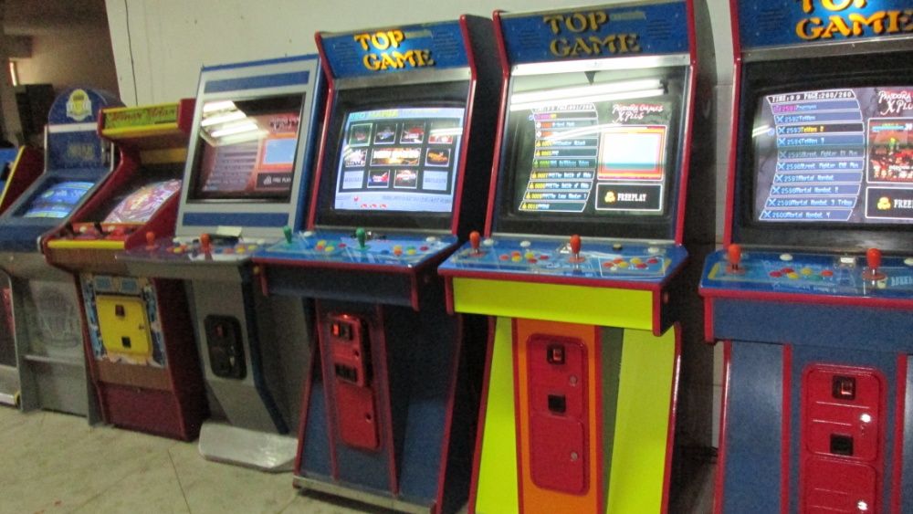 Máquinas jogos arcades com 50 jogos até 2800  jogos , como nova