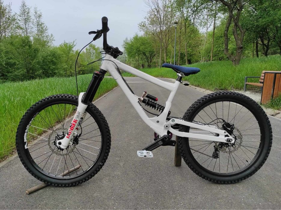 Rower downhill Commencal Supreme v2