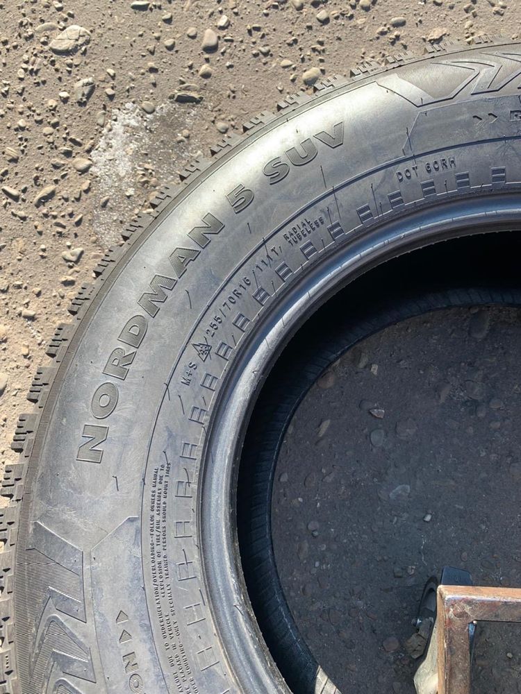 Шини 255/70 R16 Nokian всесезонні 8 мм