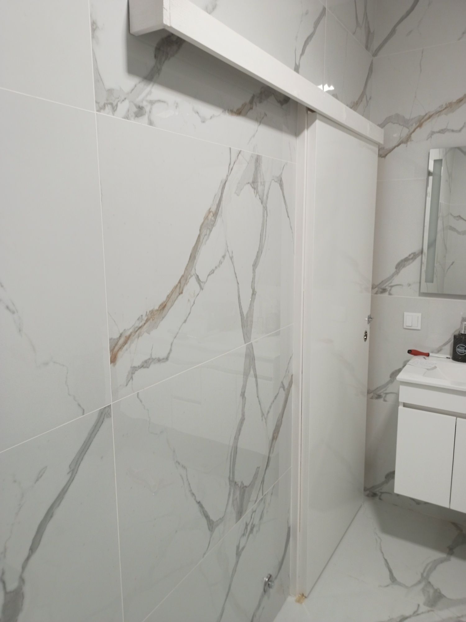Pinturas,  revestimentos e impermeabilização em geral.