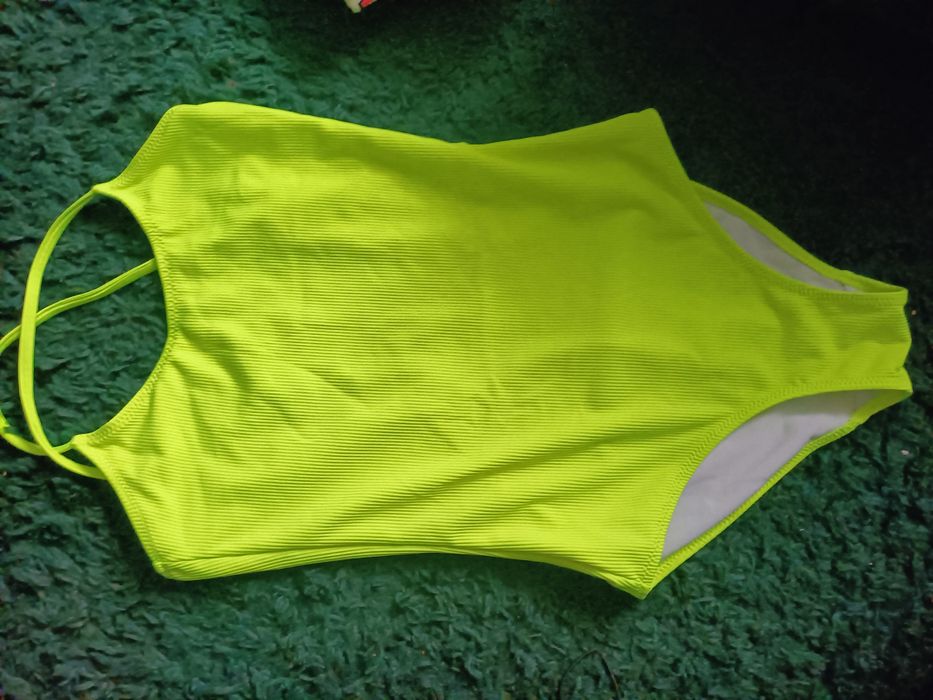 Dwa Stróje kąpielowe rozmiar 146