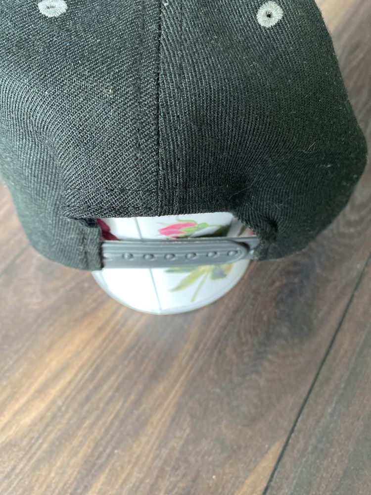 Używana czapka z prostym daszkiem new balance