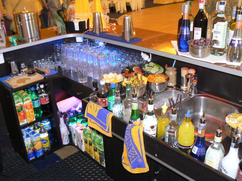 Bar modułowy mobilny wymiary 331,5 x 120 cm