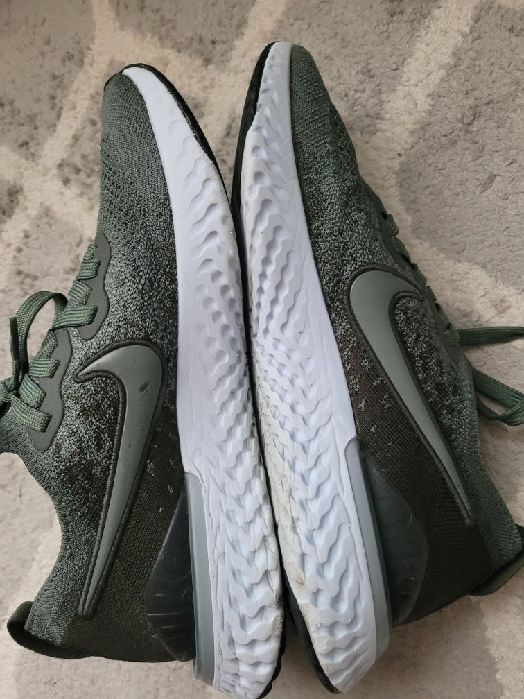 Buty sportowe Nike Epic React Flyknit 2 r. 40 /25 /7