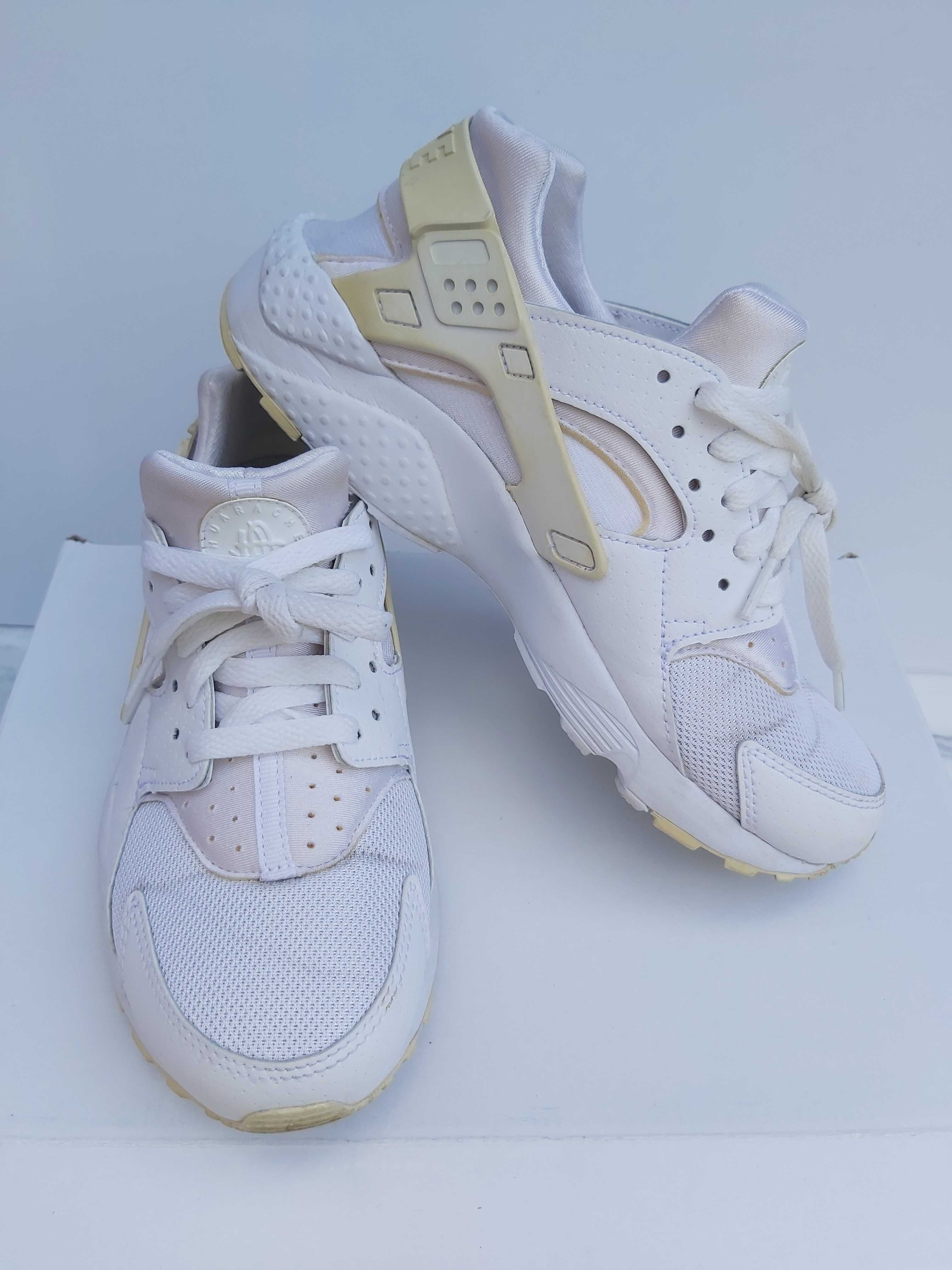 Buty sportowe NIKE białe 39 huarache run