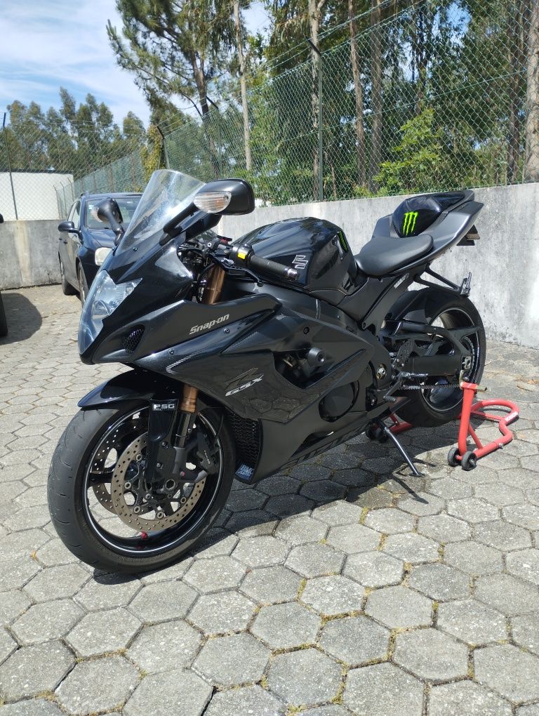 Suzuki GSXR 1000 K6