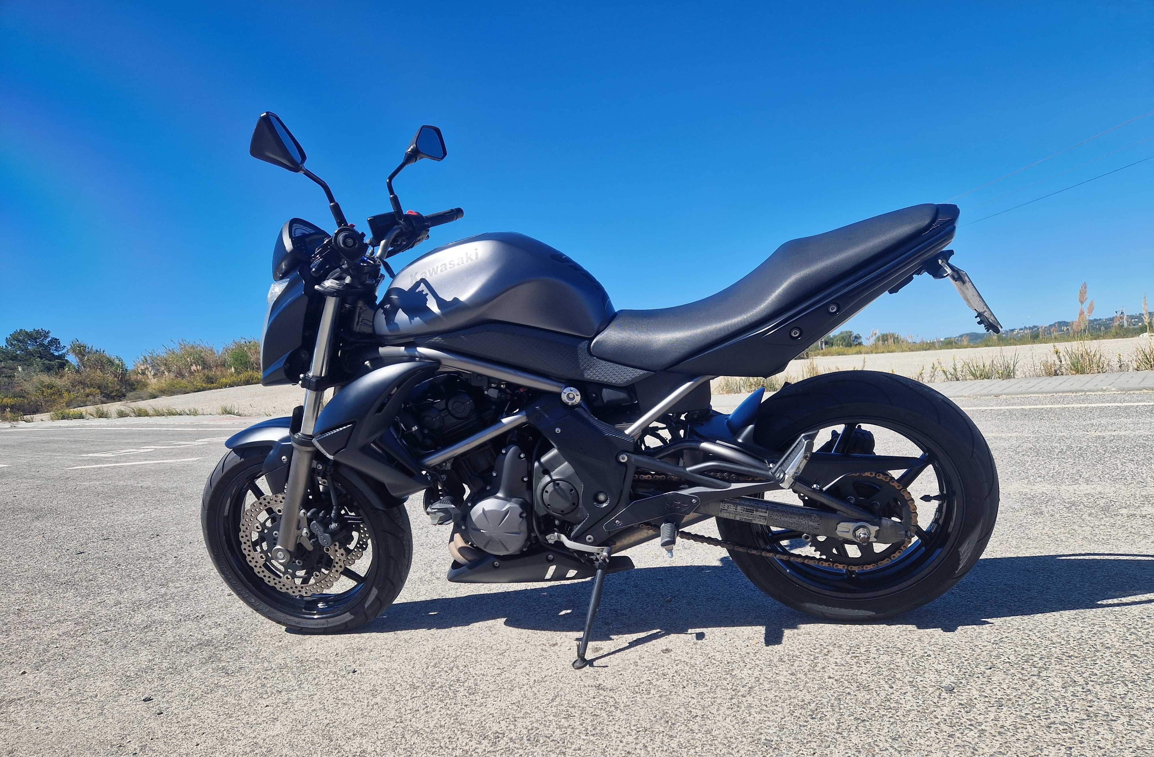 Moto Kawasaki ER6N